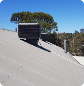 Evaporative cooler unit on roof